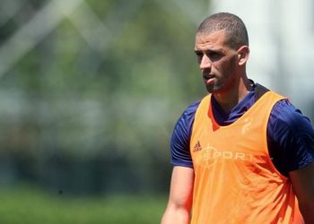 Islam Slimani takımla ilk antremanına çıktı