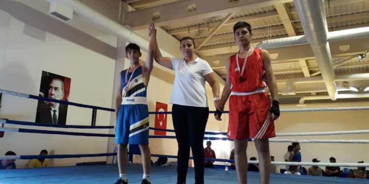 Minik ve Yıldızlar Şampiyonası'nda ringe çıkan 4 sporcumuz şampiyon oldu