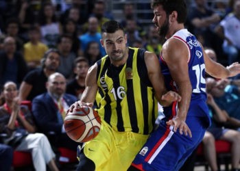 Takımımız çok basit hatalar yaptığı oyunun sonunda Anadolu Efes'e mağlup oldu