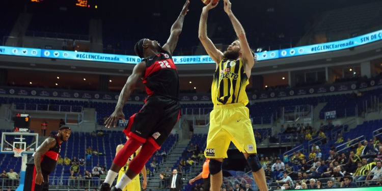 Fenerbahçe Gaziantep Basketbol'u deplasmanda mağlup etti