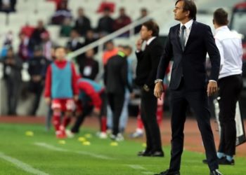 Cocu, beraberlike biten Sivasspor maçını değerlendirdi