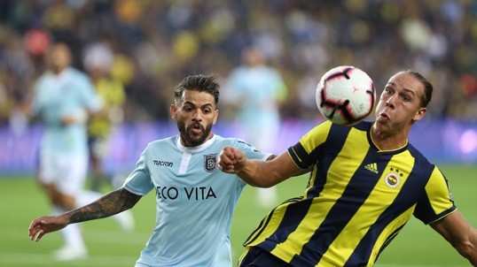 Frey tribünlerden tepki aldı