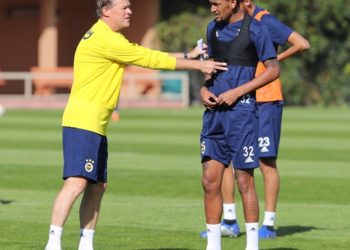 Koeman 4'lü savunma oynatabilir