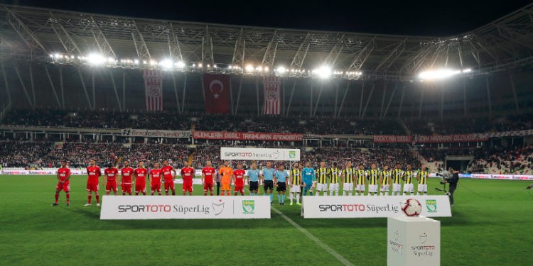 Fenerbahçe Sivasspor ile golsüz berabere kaldı