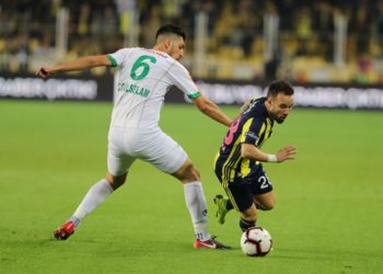 Valbuena parlamaya devam ediyor