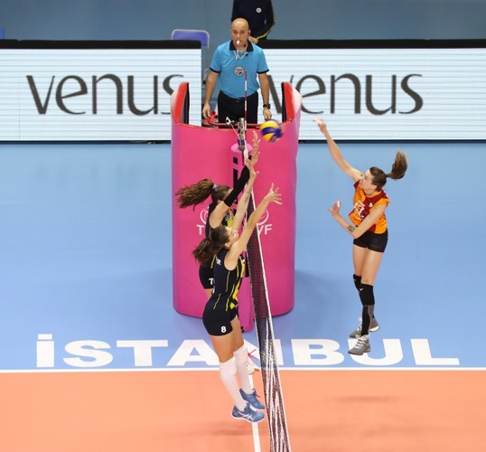 Fenerbahçe, Galatasaray'ı 3-0 mağlup etti