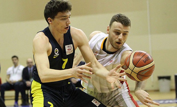 enerbahçe deplasmanda Galatasaray’ı mağlup etmeyi başardı