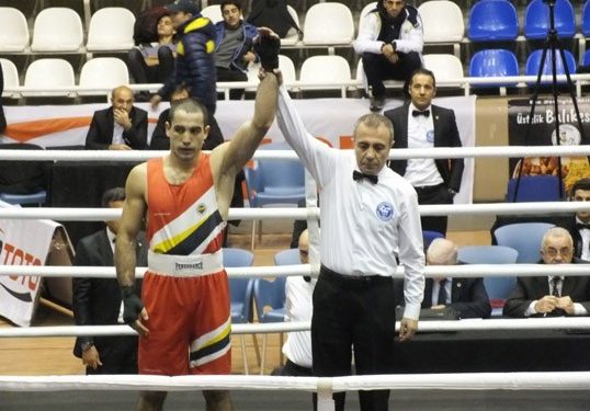 Boksörlerimiz yarı finalde