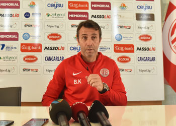 Antalyaspor Teknik Direktörü Bülent Korkmaz