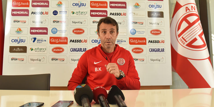 Antalyaspor Teknik Direktörü Bülent Korkmaz