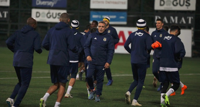 Ersun Yanal takımla ilk antrenmanına çıktı