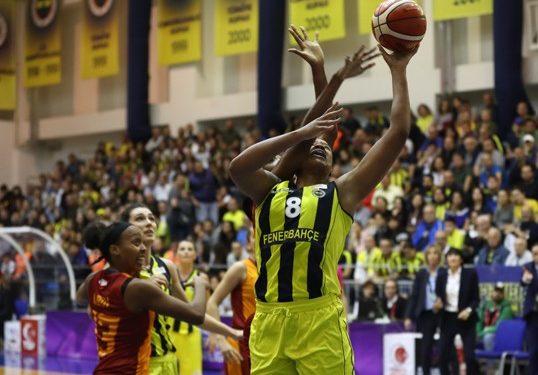 Potanın Kraliçeleri, Galatasaray deplasmanında