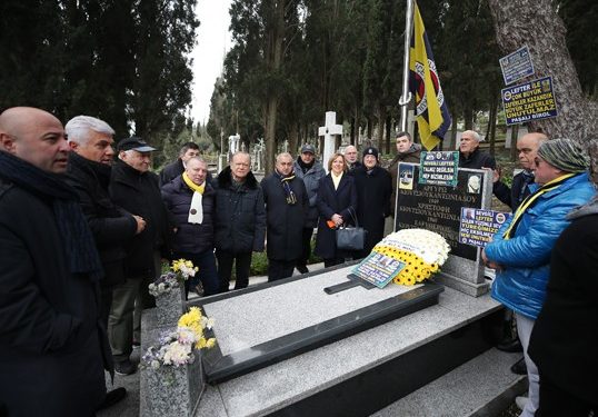 Lefter Küçükandonyadis mezarı başında anıldı