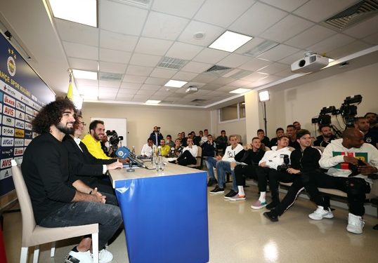 Fenerbahçe'den eğlenceli basın toplantısı