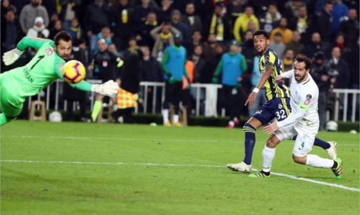 Jailson'un 45+1'de kaydettiği gol, maçın skorunu ilan etti
