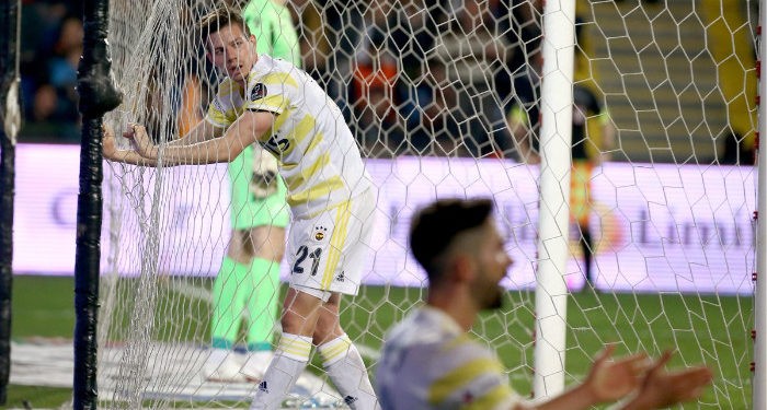 Fenerbahçe sahadan mağlubiyetle ayrıldı