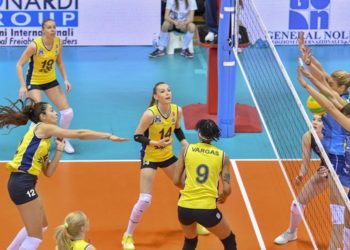 Sarı Melekler tur kapısını araladı