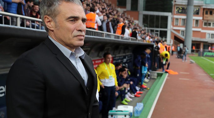 Fenerbahçe Teknik Direktörü Ersun Yanal
