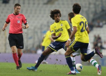 Hazırlık maçında Bursaspor'un konuğu olan Fenerbahçe, sahadan 2-1'lik yenilgiyle ayrıldı.