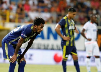 Savunmadan kısa pasla çıkmak isteyen Jailson’un hatalı pasında Alanyaspor golü buldu.