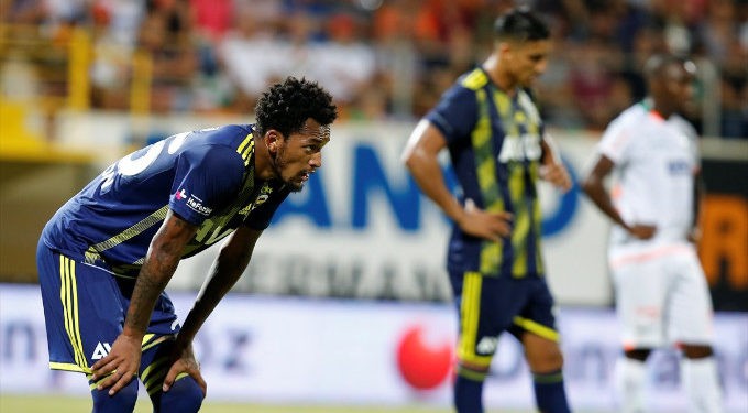 Savunmadan kısa pasla çıkmak isteyen Jailson’un hatalı pasında Alanyaspor golü buldu.