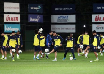Fenerbahçe kampa girdi