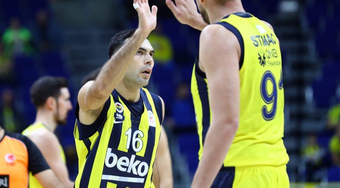 Kostas Sloukas kaydettiği 20 sayıyla takımın en skoreri oldu