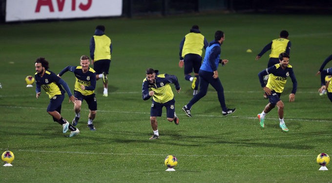 Fenerbahçe kampa girdi