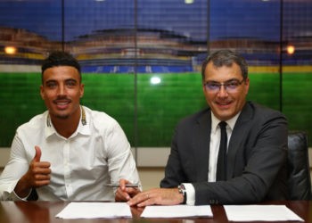 Fenerbahçe'de Faslı oyuncu Nabil Dirar’ın sözleşmesi 2 yıl daha uzatıldı.