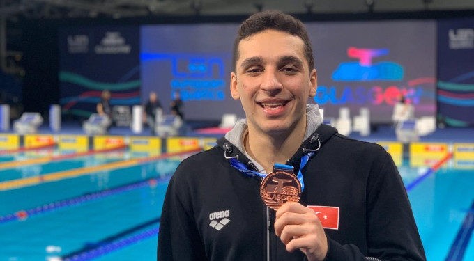 Ümitcan Güreş'ten bronz madalya