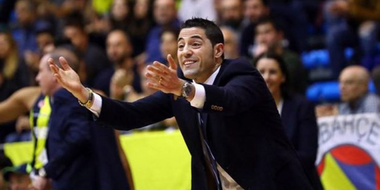 Fenerbahçe Kadın Basketbol Takımı Başantrenörü Victor Lapena