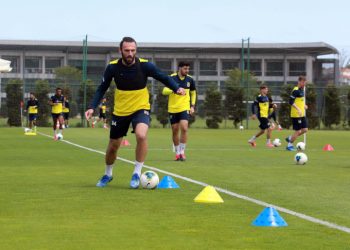 Fenerbahçe kampa girdi