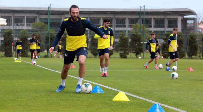 Fenerbahçe kampa girdi