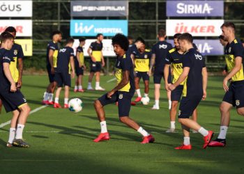 Fenerbahçe kampa girdi
