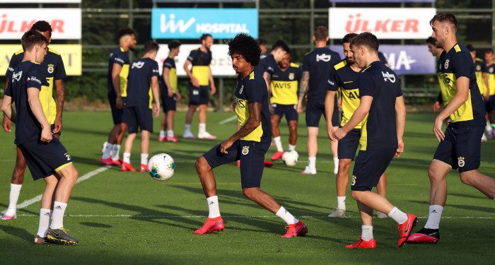 Fenerbahçe kampa girdi