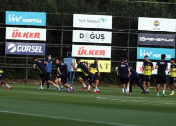 Fenerbahçe kampa girdi