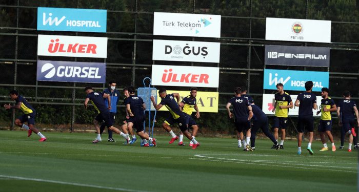 Fenerbahçe kampa girdi
