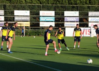 Fenerbahçe kampa girdi