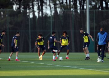 Fenerbahçe kampa girdi