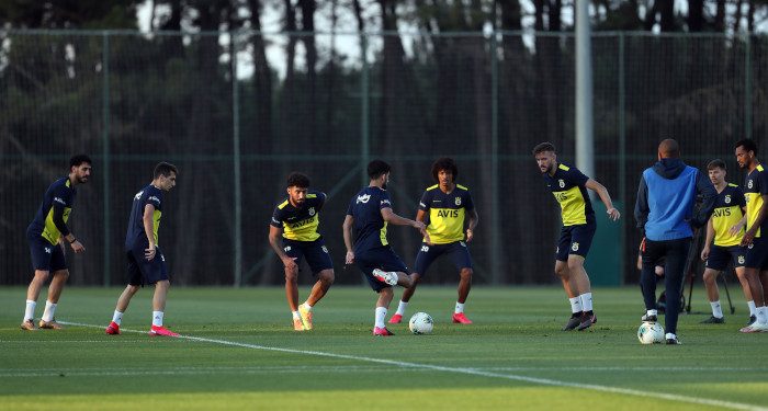 Fenerbahçe kampa girdi