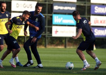Fenerbahçe kampa girdi