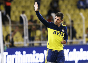 Emre Belözoğlu futbola veda etti