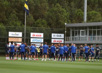 Fenerbahçe sezonun ilk antrenmanını yaptı
