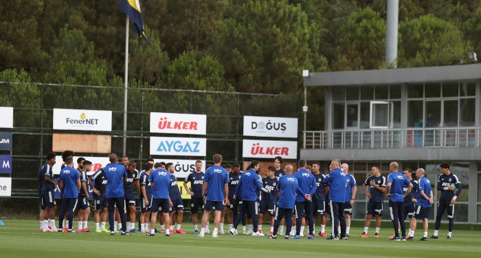 Fenerbahçe sezonun ilk antrenmanını yaptı