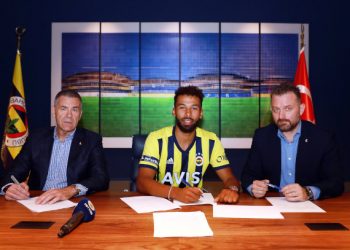 Nazım Sangare resmi imzayı attı