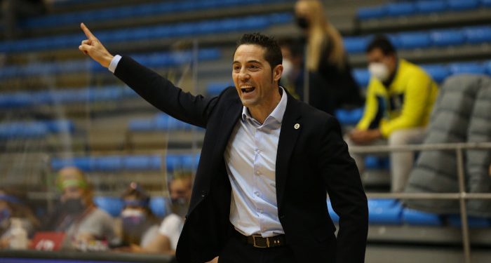 Fenerbahçe Kadın Basketbol Takımı Başantrenörü Victor Lapena