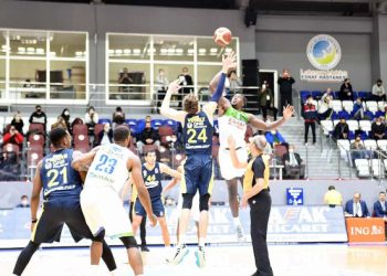 Atletlerimiz Salon Olimpik Deneme yarışlarını rekorlarla tamamladı