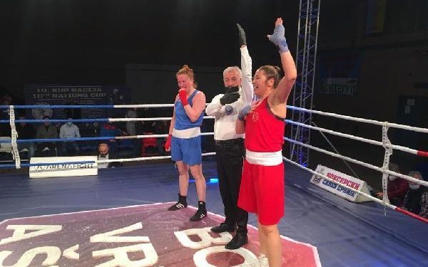 Milli sporcularımızdan 75 kilo final müsabakasında ringe çıkan Şennur Demir