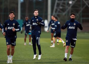 Fenerbahçe kampa girdi