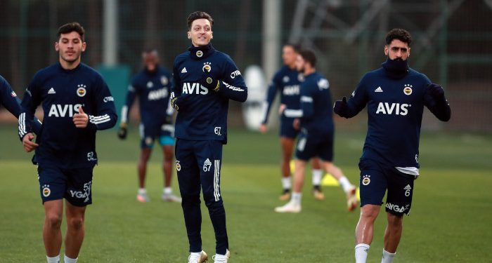 Fenerbahçe kampa girdi